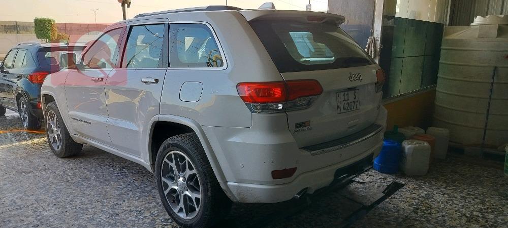 جیپ گراند شیرۆکی